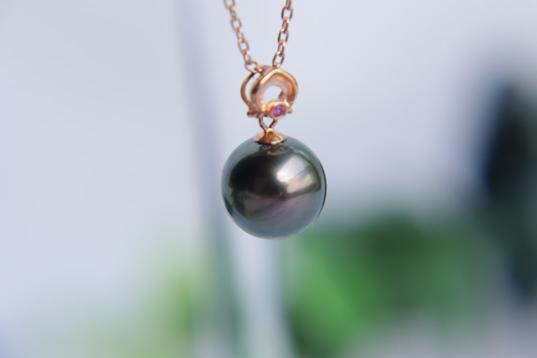 18K Gold Natural Tahitian Sea Pearl Pendant - 8