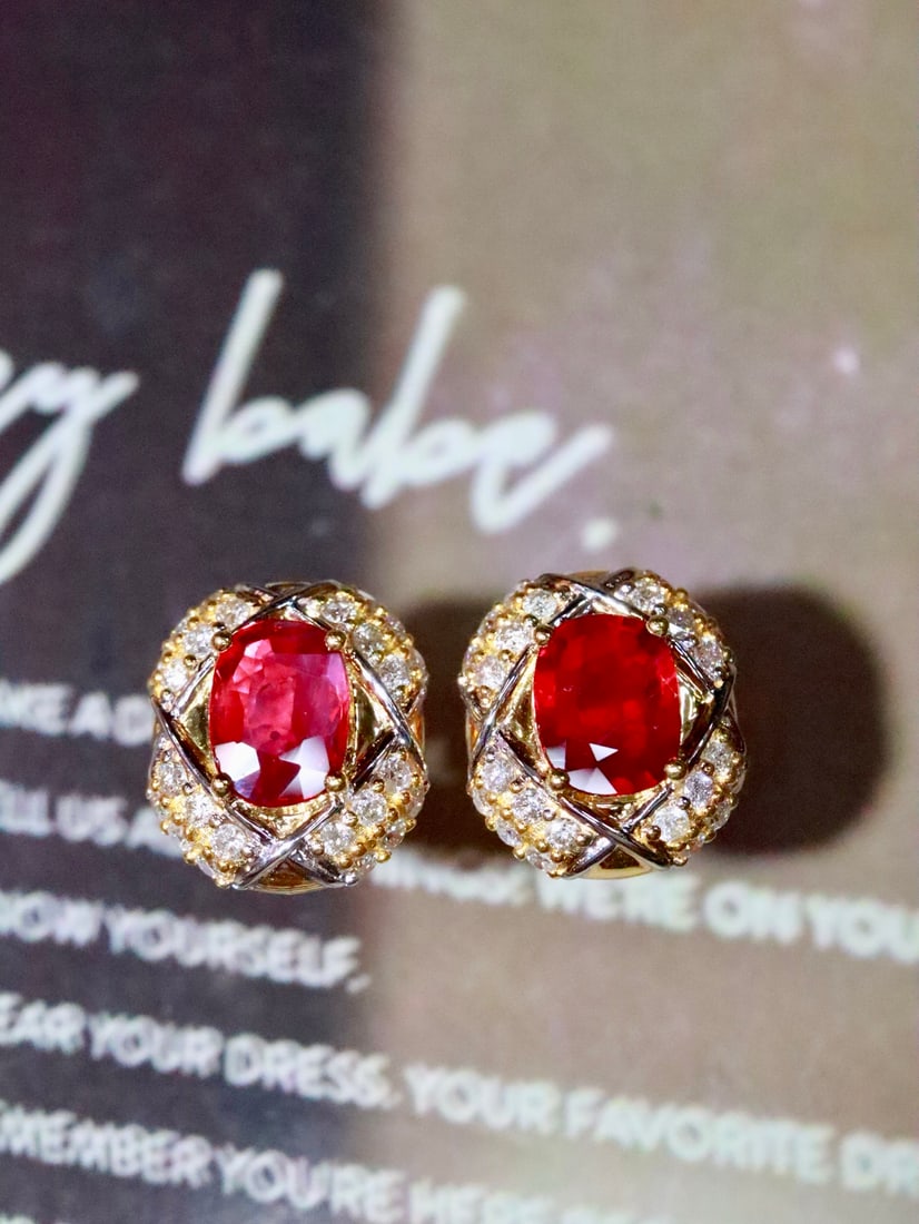 18K Natural Unheated Pigeon Blood Ruby Earrings: Title: 18K Natural Unheated Pigeon Blood Ruby Earrings Description: Inspired by vintage style, these earrings showcase the enchanting brilliance of natural pigeon blood rubies, complemented by