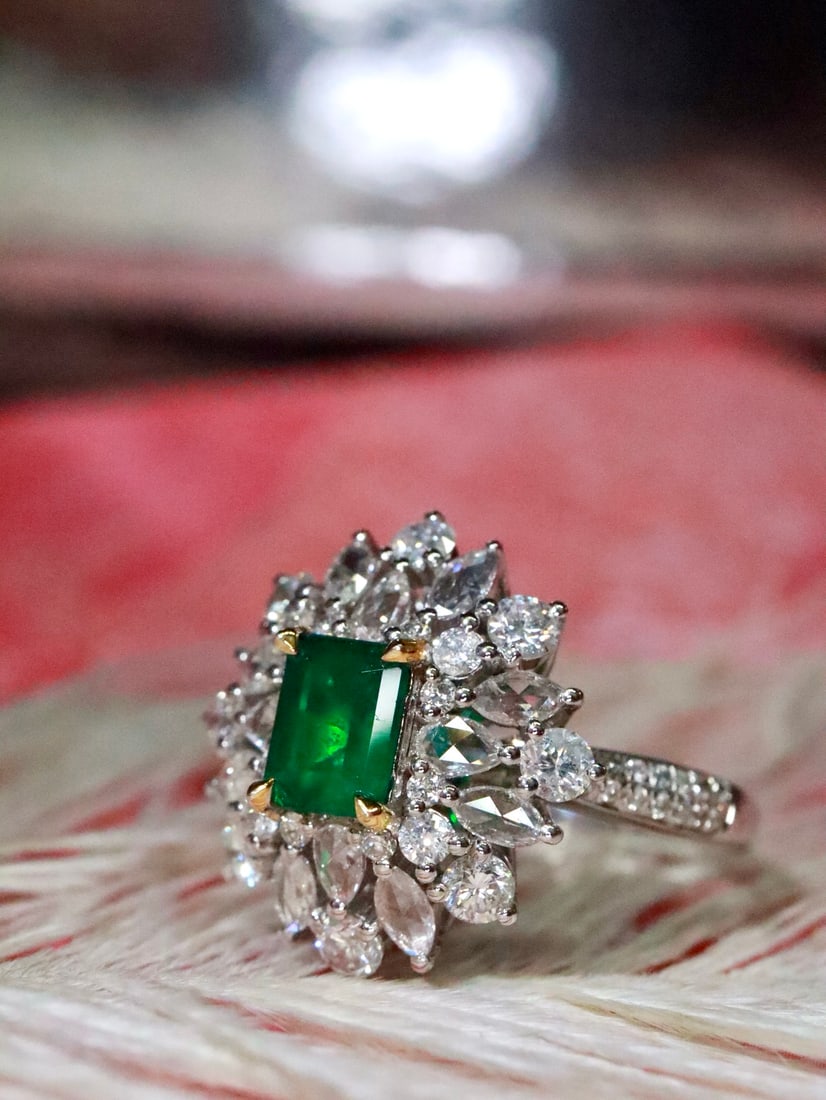 18K Gold Natural Fine Emerald Ring - 2