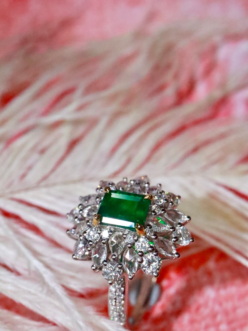 18K Gold Natural Fine Emerald Ring - 3