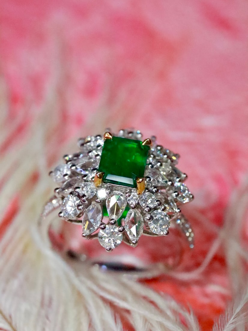 18K Gold Natural Fine Emerald Ring - 4