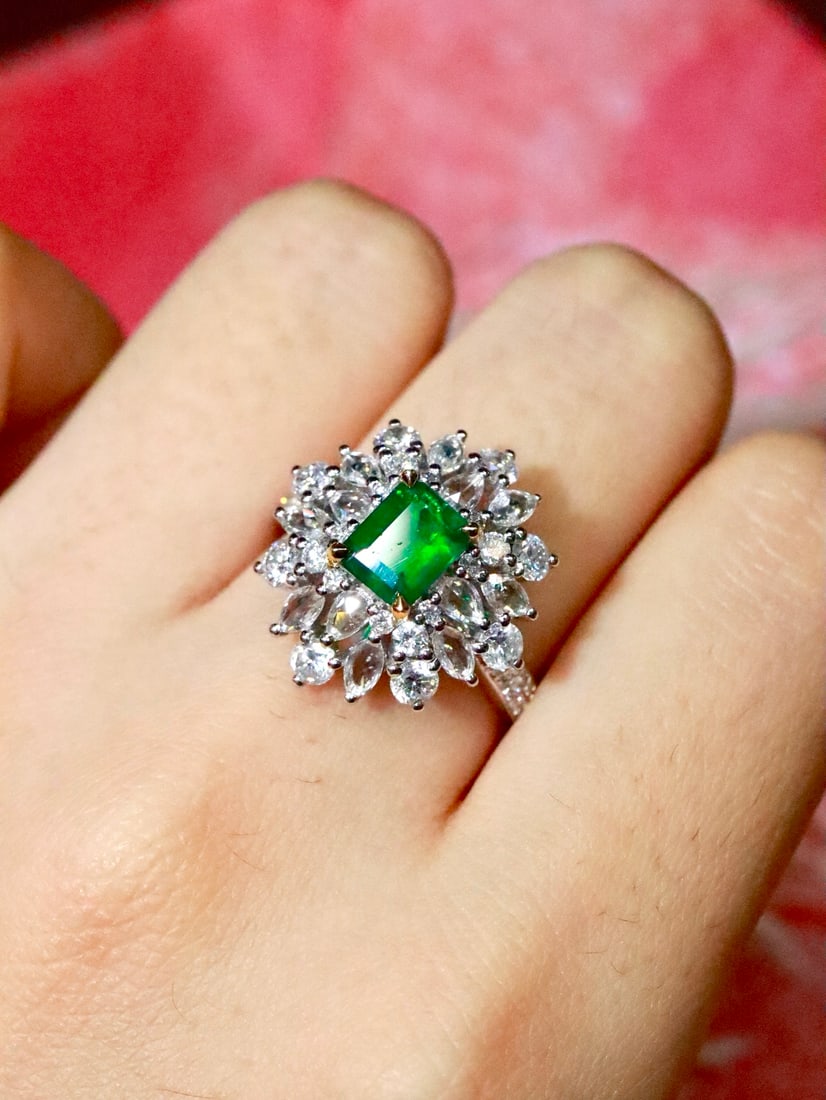 18K Gold Natural Fine Emerald Ring - 5