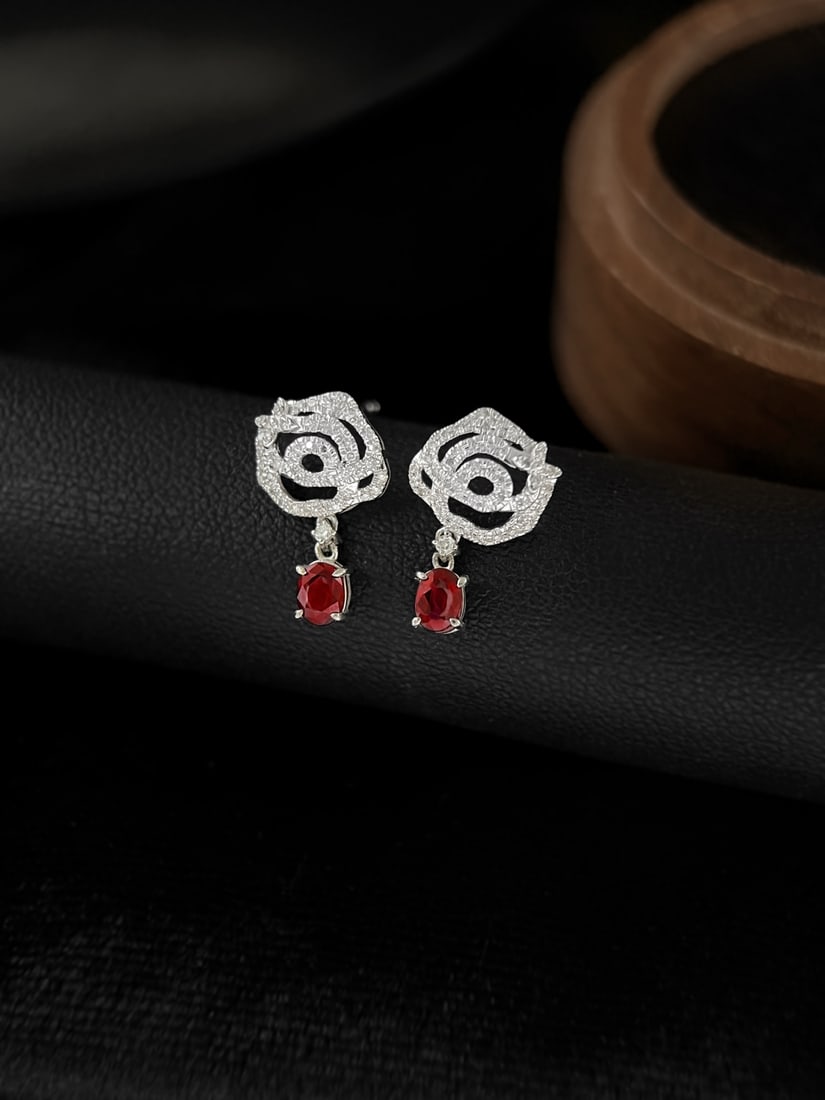 18K Natural Pigeon Blood Ruby Earrings: Title: 18K Natural Pigeon Blood Ruby Earrings Description: These earrings are set in 18K gold and feature dazzling pigeon blood rubies, resembling a luxurious flower of the world, exuding a sweet