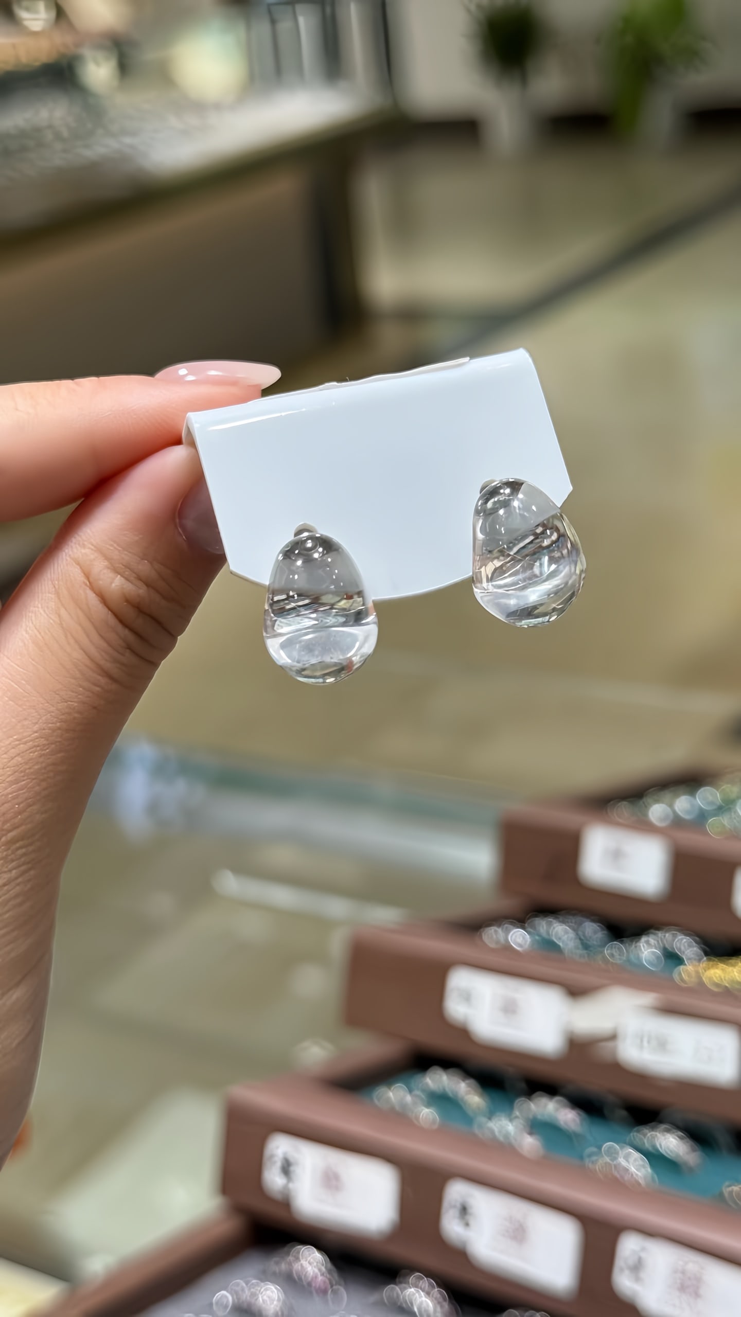 925 Silver Natural White Crystal Earrings: Title: 925 Silver Natural White Crystal Earrings Description: These earrings are based on a minimalist and fashionable design concept, showcasing the purity and elegance of white crystal. The 925
