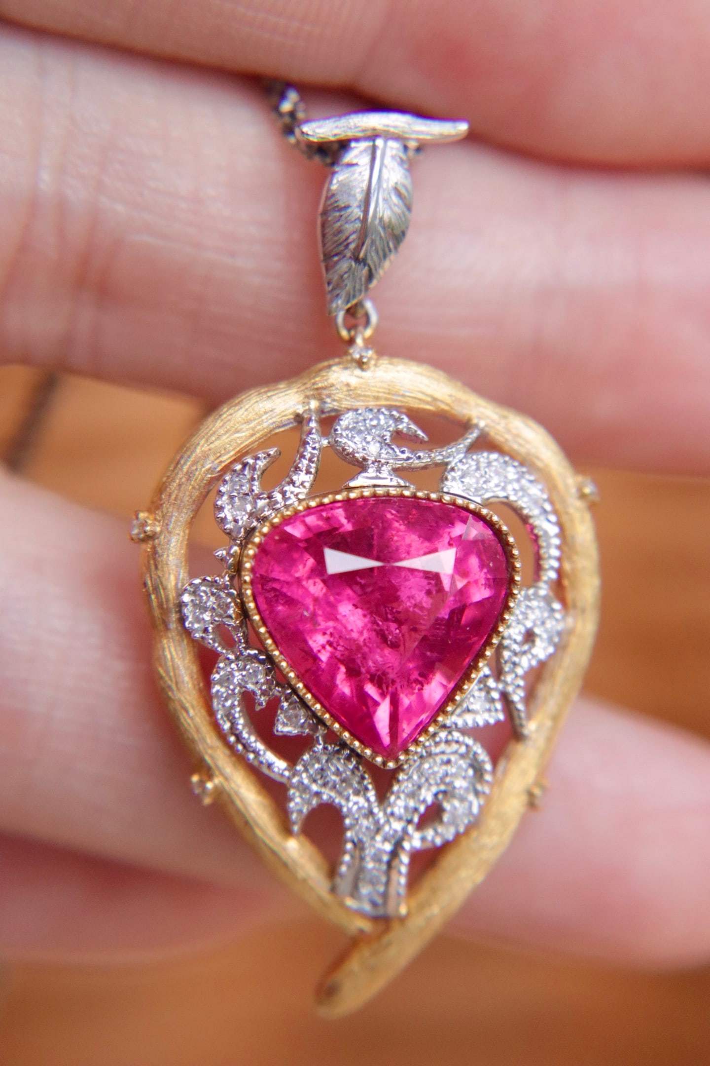 18K Gold Natural Rubellite Tourmaline Pendant: Title: 18K Gold Natural Rubellite Tourmaline Pendant Description: This pendant is meticulously crafted in 18K gold, featuring a 5.85-carat natural rubellite tourmaline as the main stone, showcasing a 