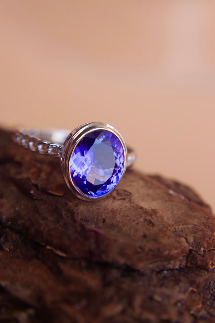 18K Gold Natural Tanzanite Ring - 2