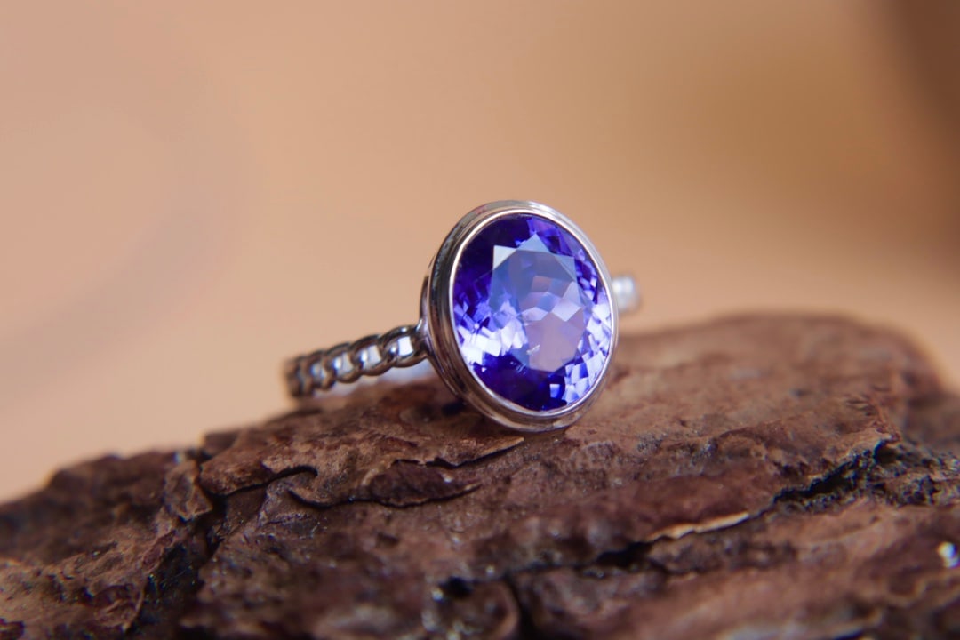 18K Gold Natural Tanzanite Ring - 4