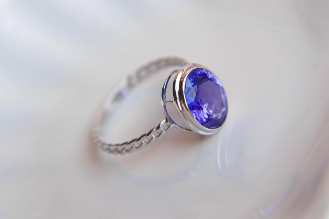 18K Gold Natural Tanzanite Ring - 5