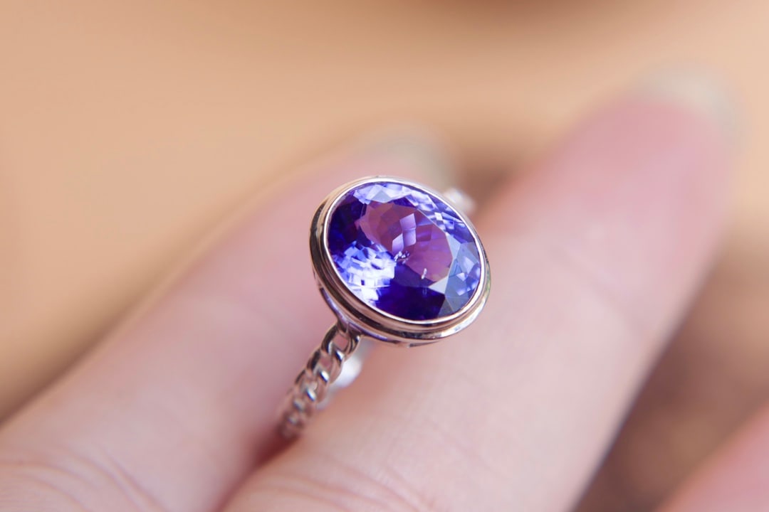 18K Gold Natural Tanzanite Ring - 7