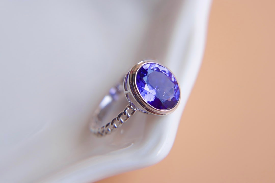 18K Gold Natural Tanzanite Ring - 8