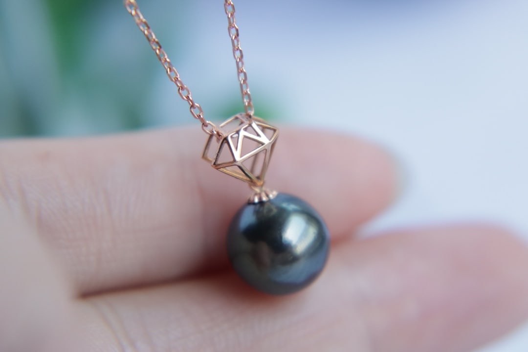 18K Gold Natural Peacock Green Tahitian Sea Pearl Pendant - 3