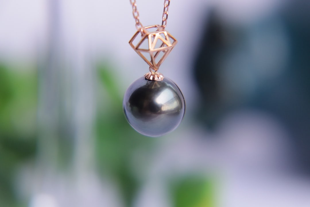 18K Gold Natural Peacock Green Tahitian Sea Pearl Pendant - 4