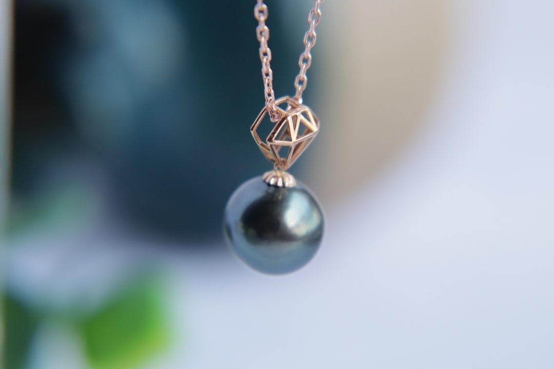 18K Gold Natural Peacock Green Tahitian Sea Pearl Pendant - 5