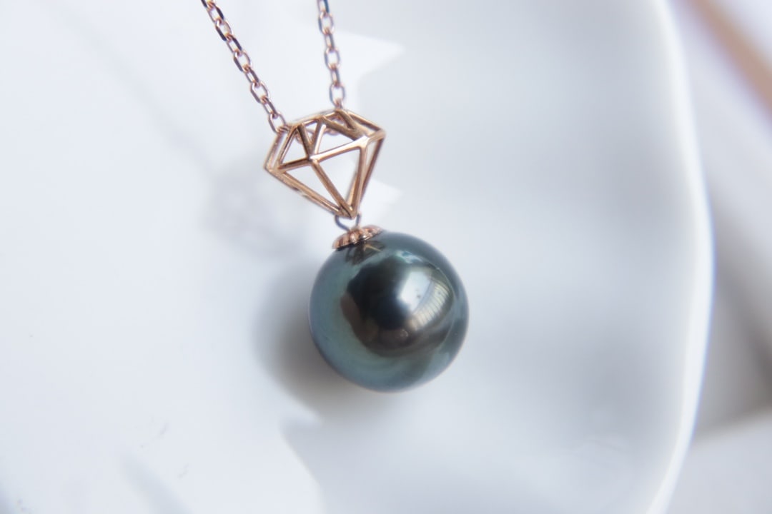 18K Gold Natural Peacock Green Tahitian Sea Pearl Pendant - 7
