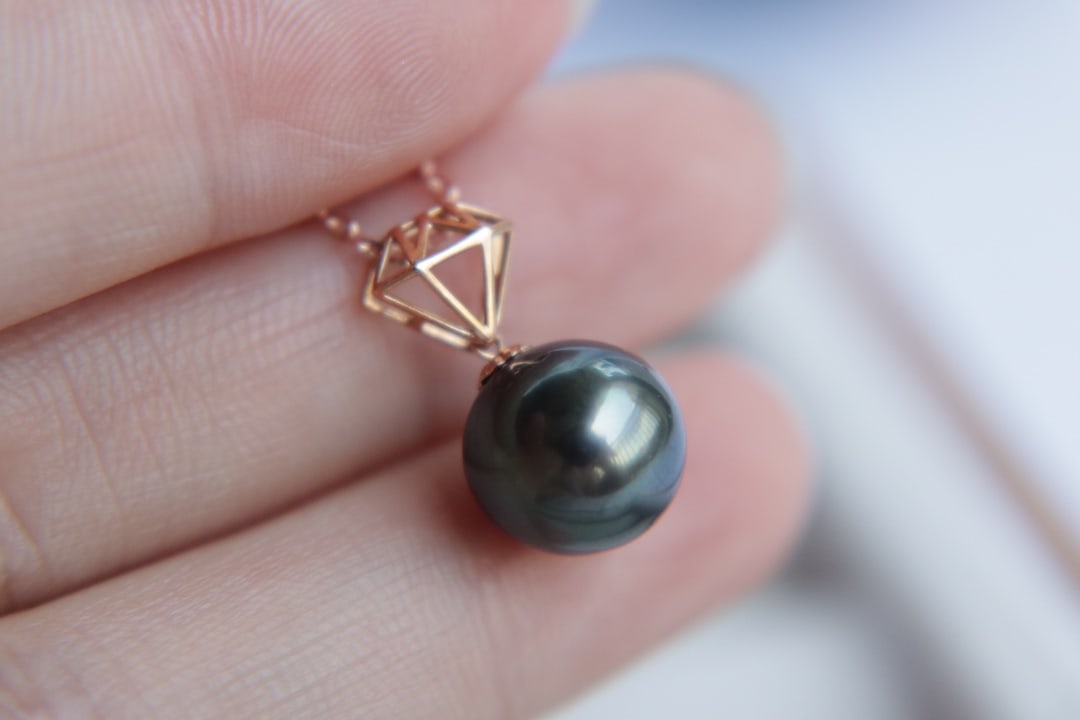 18K Gold Natural Peacock Green Tahitian Sea Pearl Pendant - 9