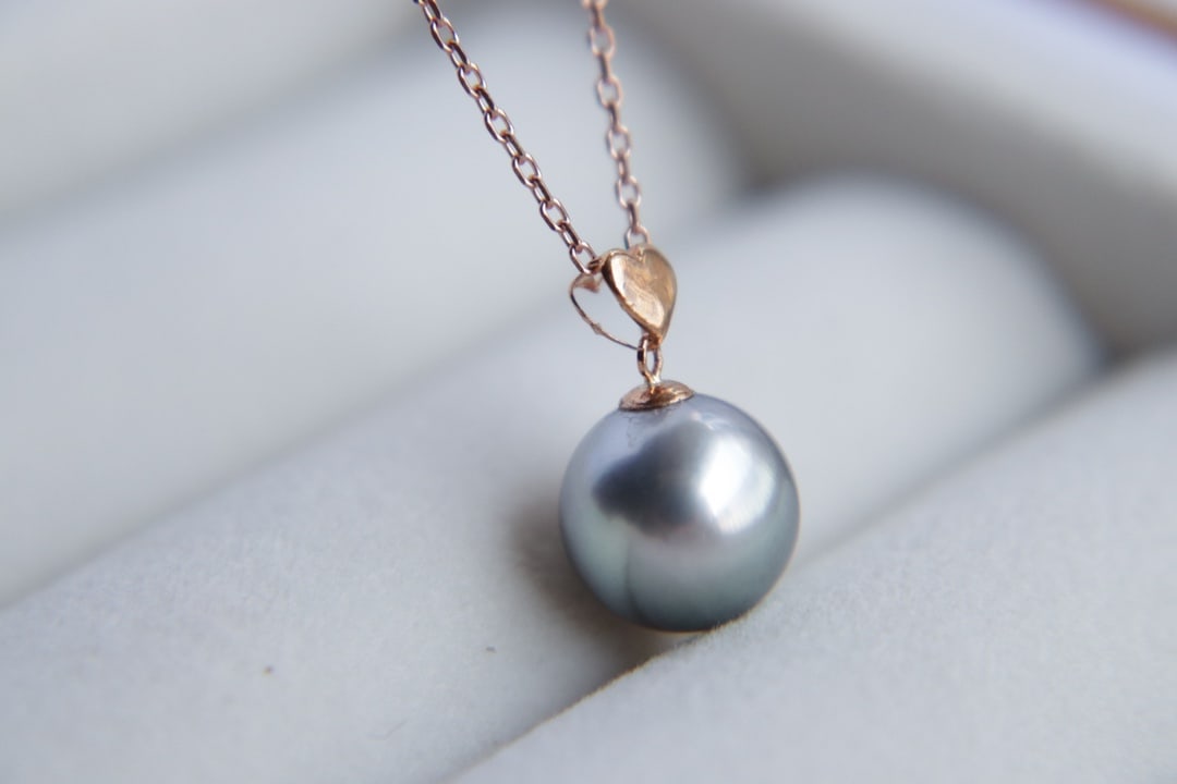 18K Gold Flawless Tahitian Sea Pearl Pendant - 10