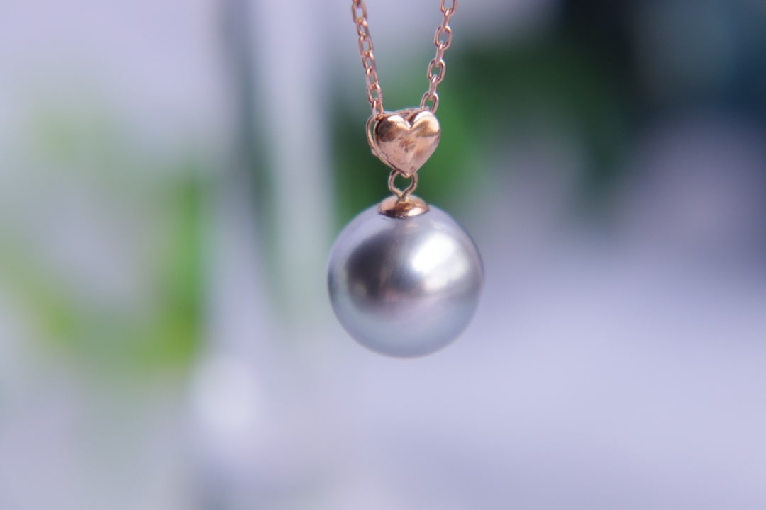 18K Gold Flawless Tahitian Sea Pearl Pendant - 11