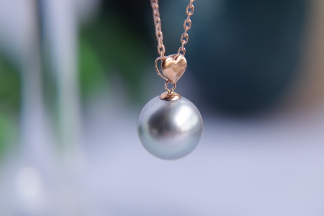 18K Gold Flawless Tahitian Sea Pearl Pendant - 3