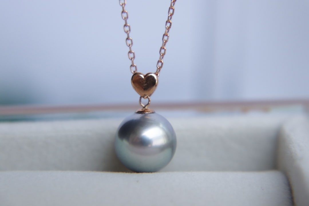 18K Gold Flawless Tahitian Sea Pearl Pendant - 5