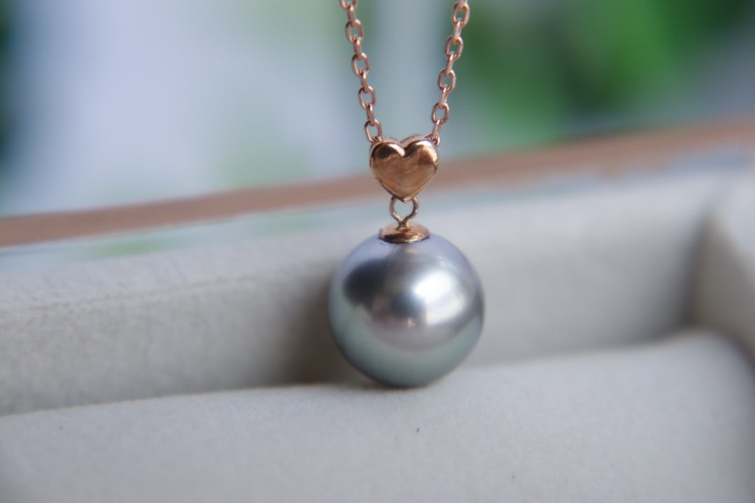 18K Gold Flawless Tahitian Sea Pearl Pendant - 7