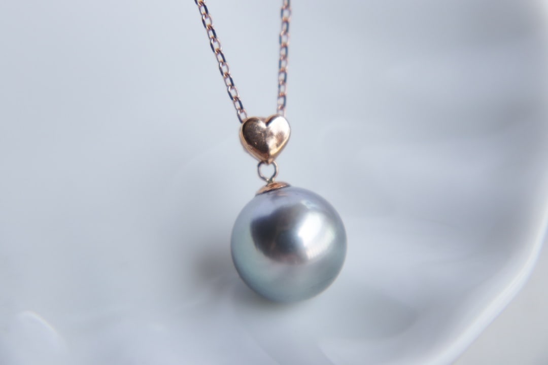 18K Gold Flawless Tahitian Sea Pearl Pendant - 8