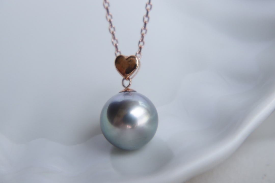 18K Gold Flawless Tahitian Sea Pearl Pendant - 9