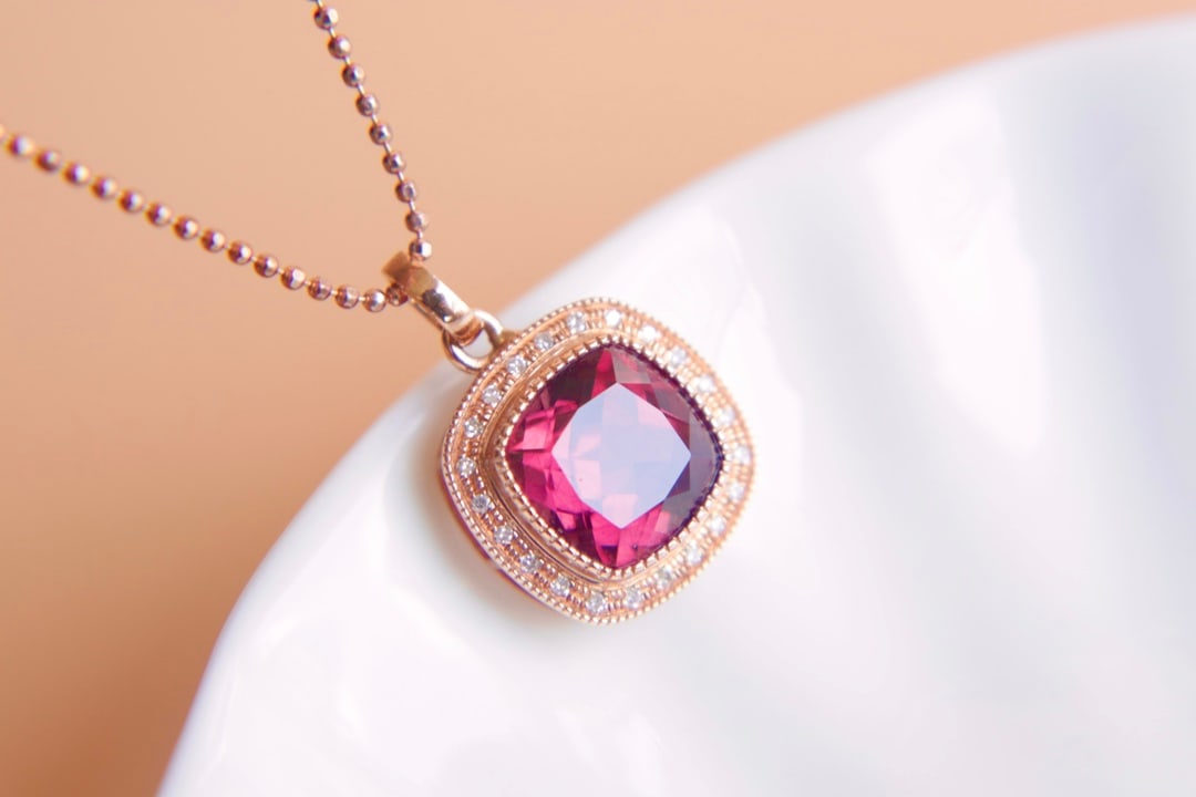 18K Gold Natural Magnesium Aluminum Garnet Pendant - 4