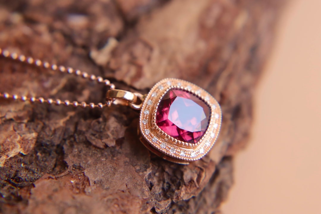 18K Gold Natural Magnesium Aluminum Garnet Pendant - 5