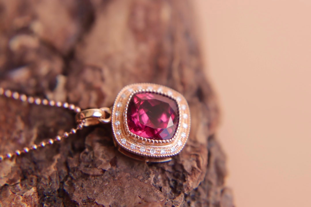 18K Gold Natural Magnesium Aluminum Garnet Pendant - 7