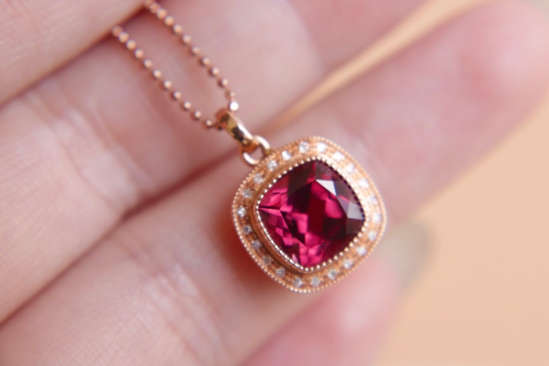 18K Gold Natural Magnesium Aluminum Garnet Pendant - 8