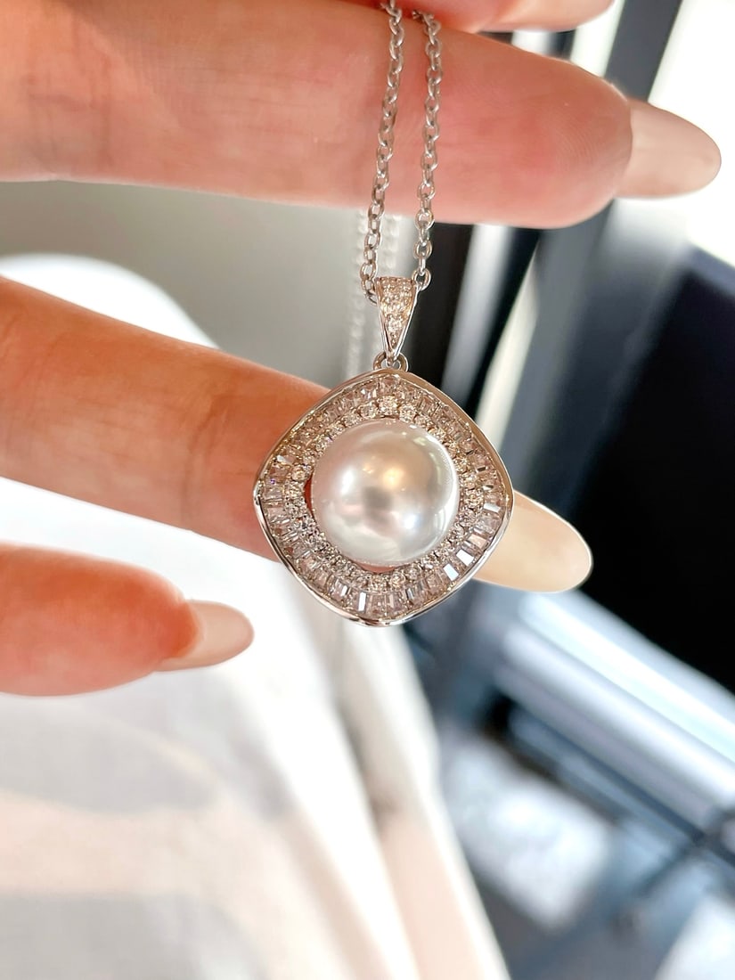 Silver-set pearl pendant - 2