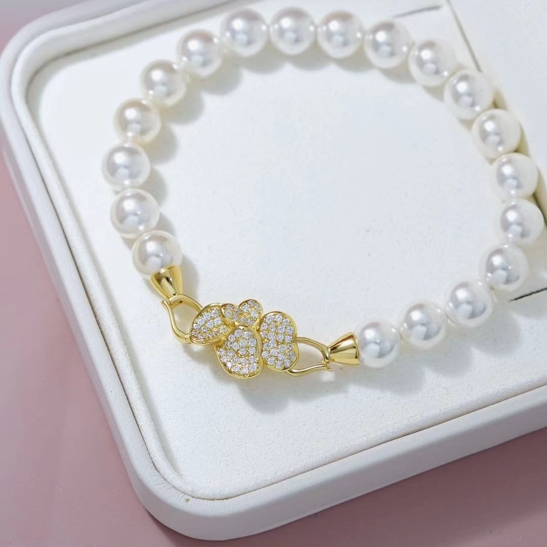 Natural White Pearl Bracelet: Title: Natural White Pearl Bracelet Description: This bracelet is meticulously crafted from natural white pearls, with a diameter of 8-9mm, nearly round in shape with slight imperfections, showcasing