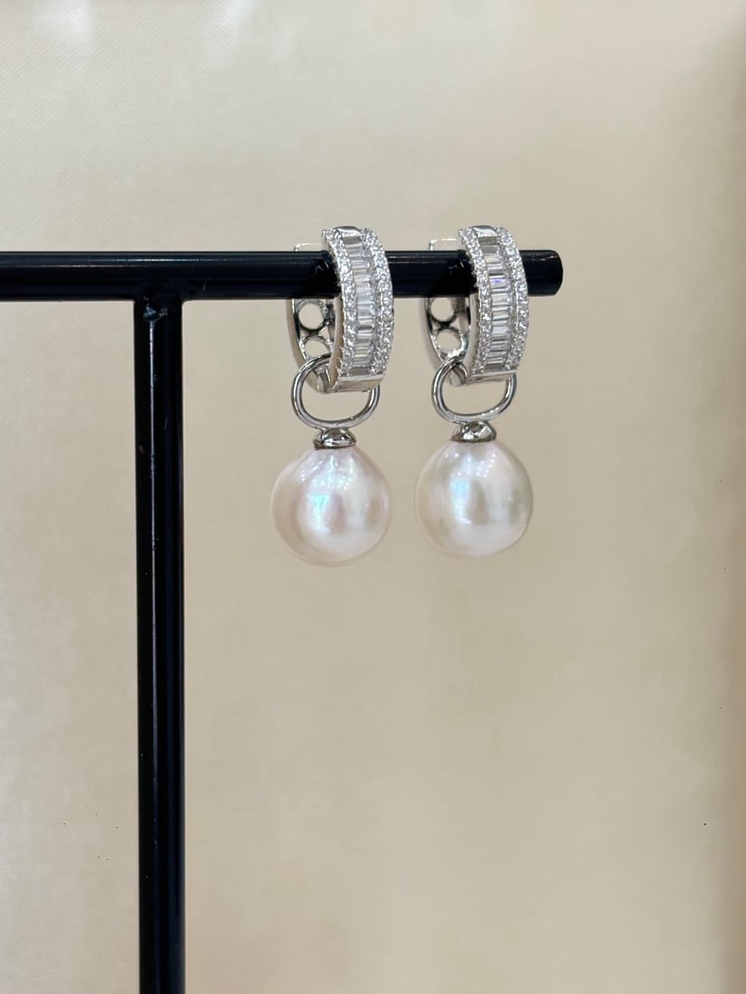 S925 Silver Strong Luster Freshwater Pearl Ear Clips (1 of 3)