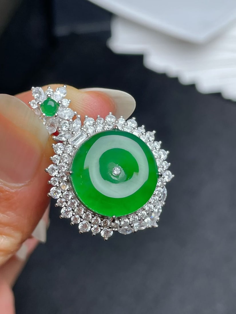 Silver Water-Rich Green Jade Pendant - 3