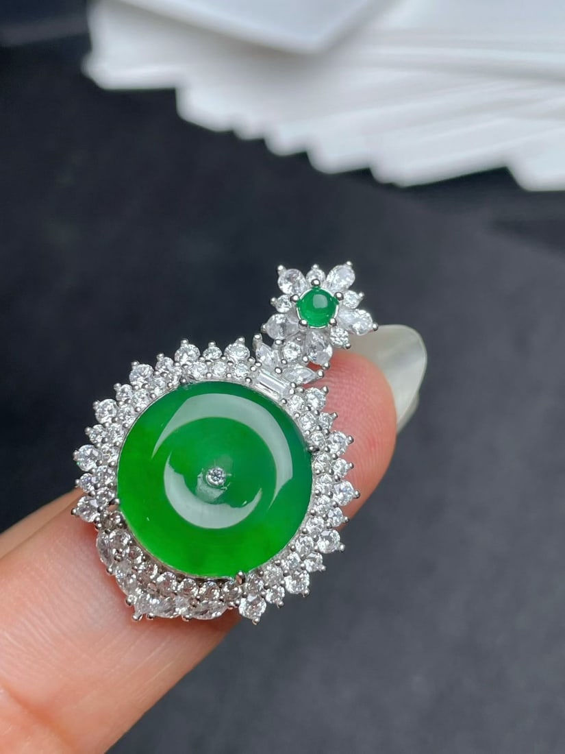Silver Water-Rich Green Jade Pendant - 4