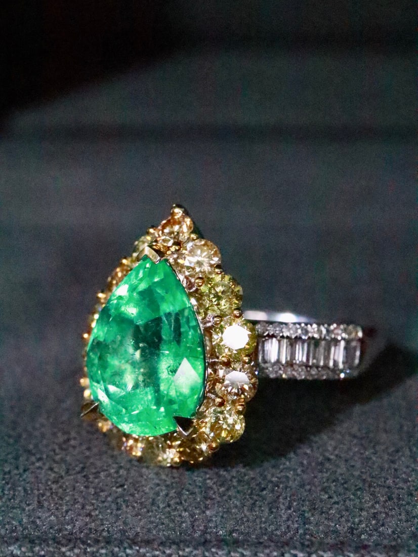 18K Natural Emerald Ring - 2