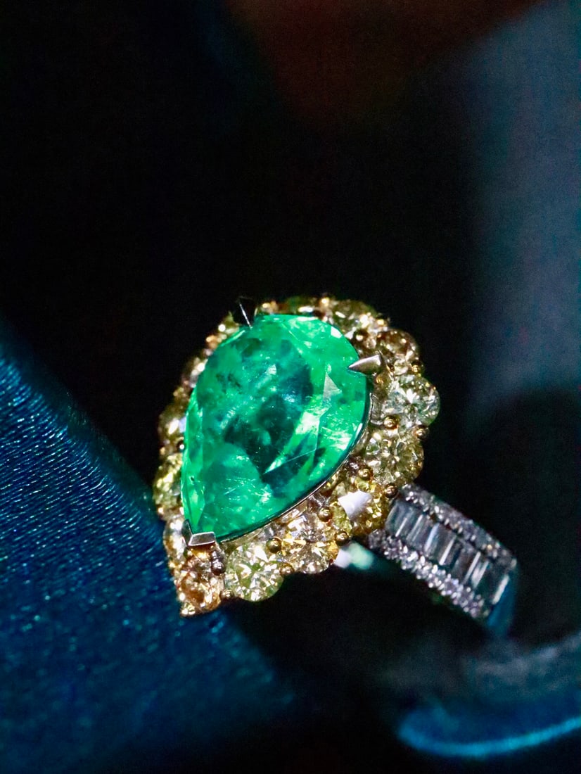 18K Natural Emerald Ring - 4