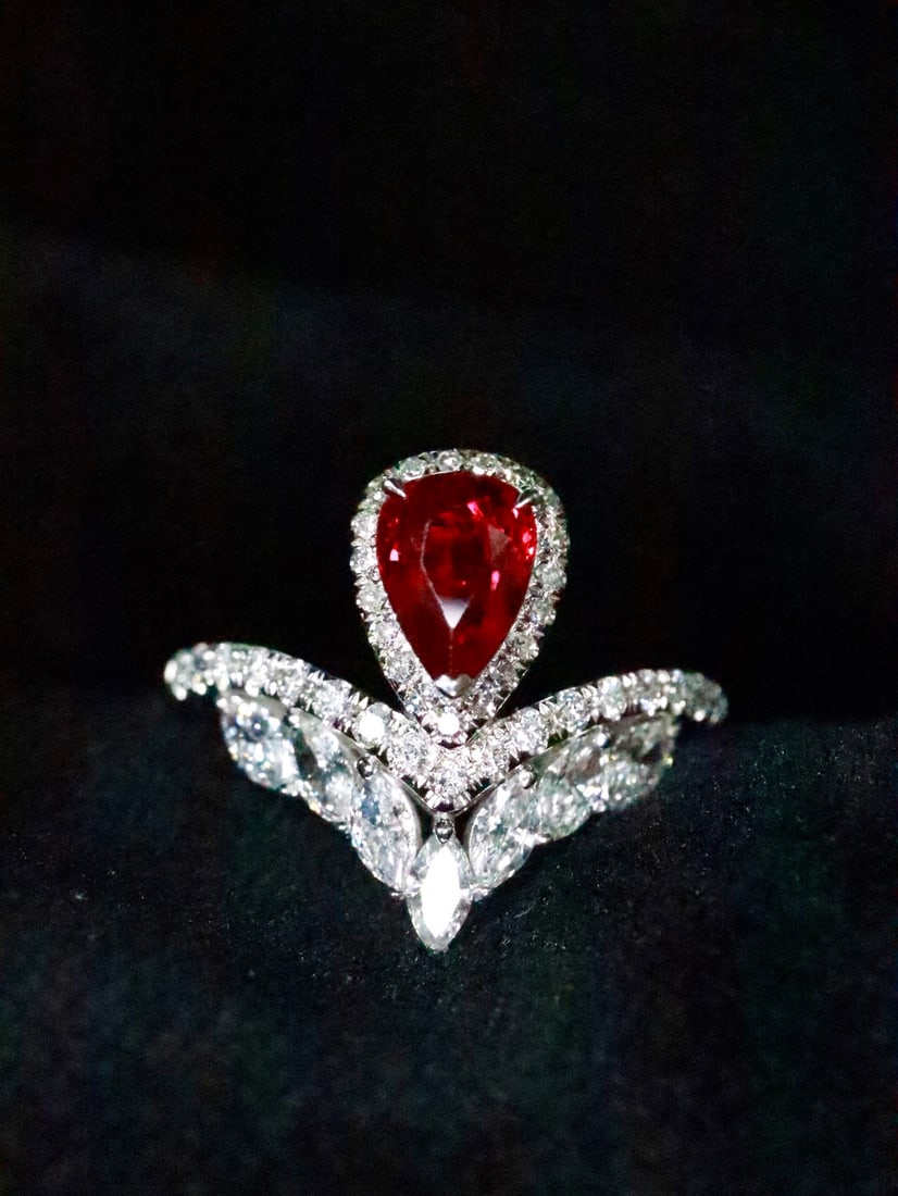 PT950 Natural Unheated Pigeon Blood Ruby Ring: Title: PT950 Natural Unheated Pigeon Blood Ruby Ring Description: This ring, with its unique crown design, symbolizes the passionate and eternal love, perfectly showcasing the unique emotions between