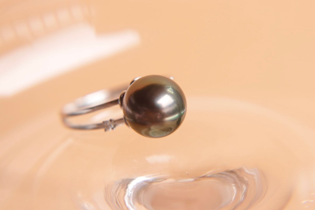 18K Gold Natural Tahitian Black Pearl Ring - 4