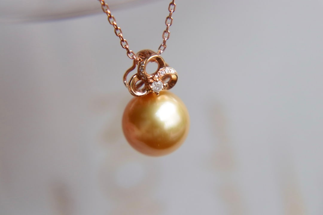 18K Gold Flawless Sea Pearl Pendant - 3