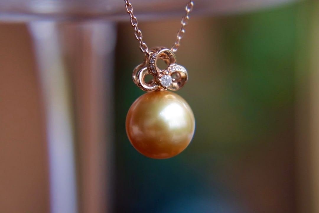 18K Gold Flawless Sea Pearl Pendant - 4
