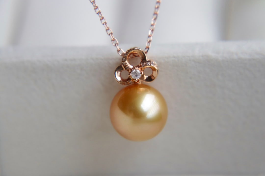 18K Gold Flawless Sea Pearl Pendant - 5
