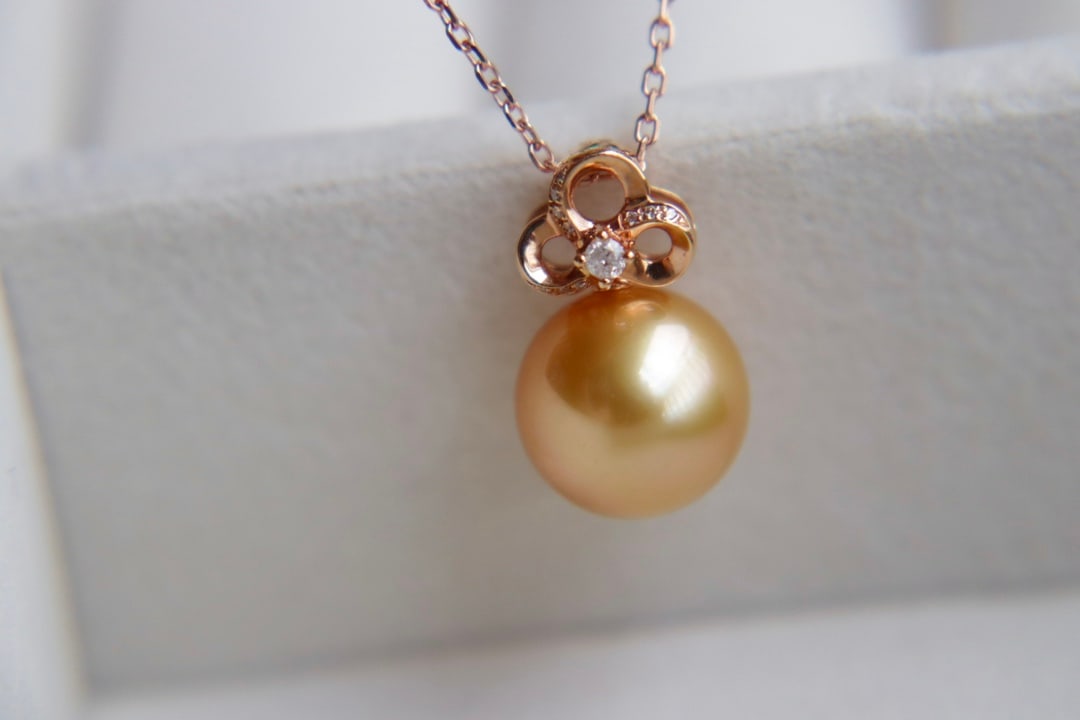 18K Gold Flawless Sea Pearl Pendant - 6