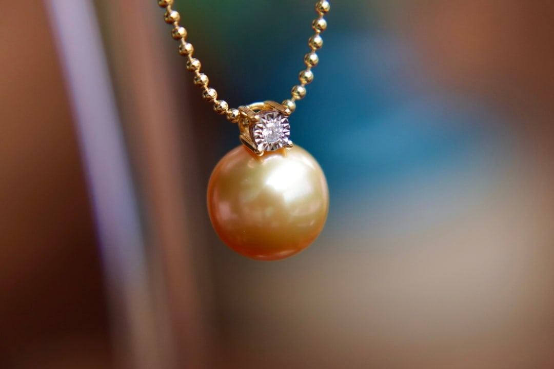 18K Gold Flawless Sea Pearl Pendant - 2