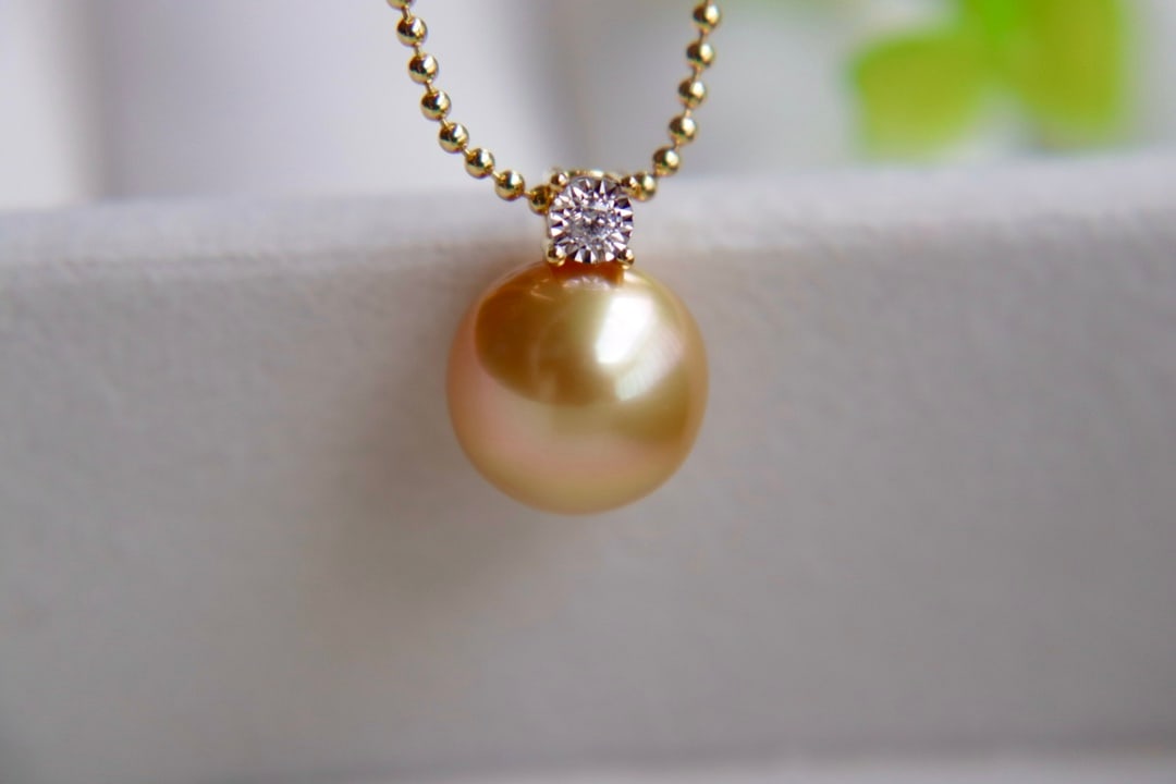 18K Gold Flawless Sea Pearl Pendant - 4