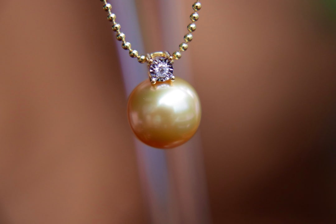 18K Gold Flawless Sea Pearl Pendant - 7