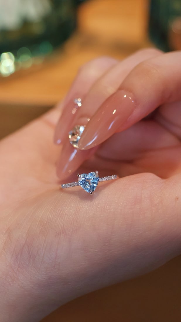 18K Natural Aquamarine Ring - 7