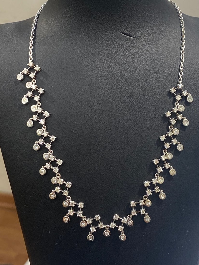14 kt. White gold - Necklace with pendant - 2.45 ct Diamond - Diamonds: Title:14 kt. White gold - Necklace with pendant - 2.45 ct Diamond - Diamonds Description:14 kt. White gold - Necklace with pendant - 2.45 ct Diamond - Diamonds Natural round - 14kt white gold -