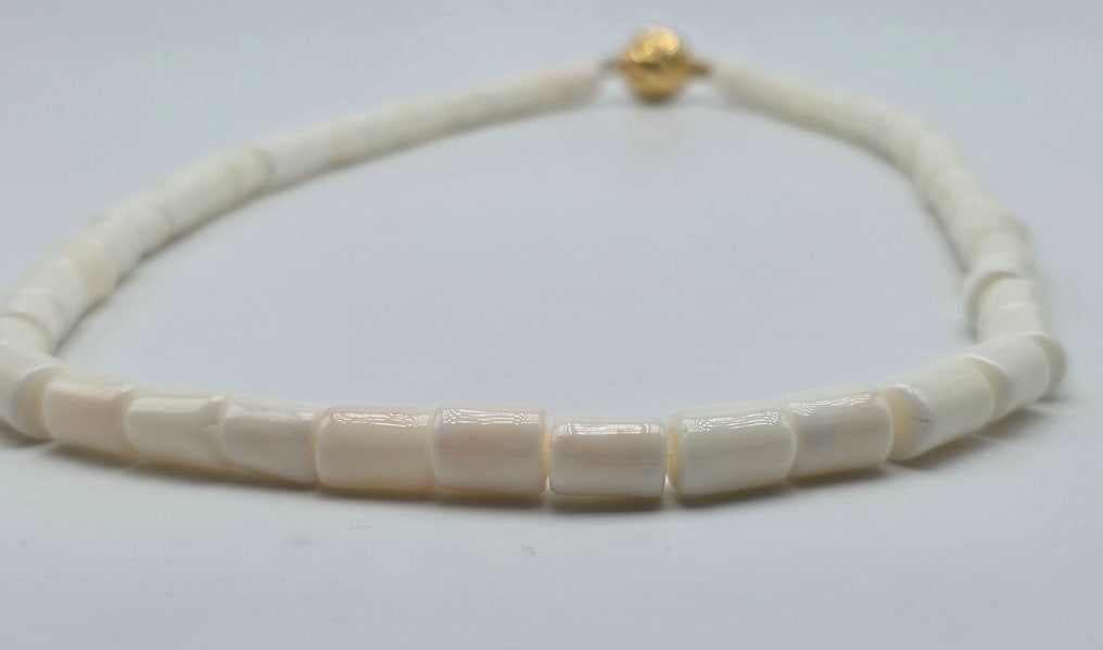 White Misu coral necklace - 2