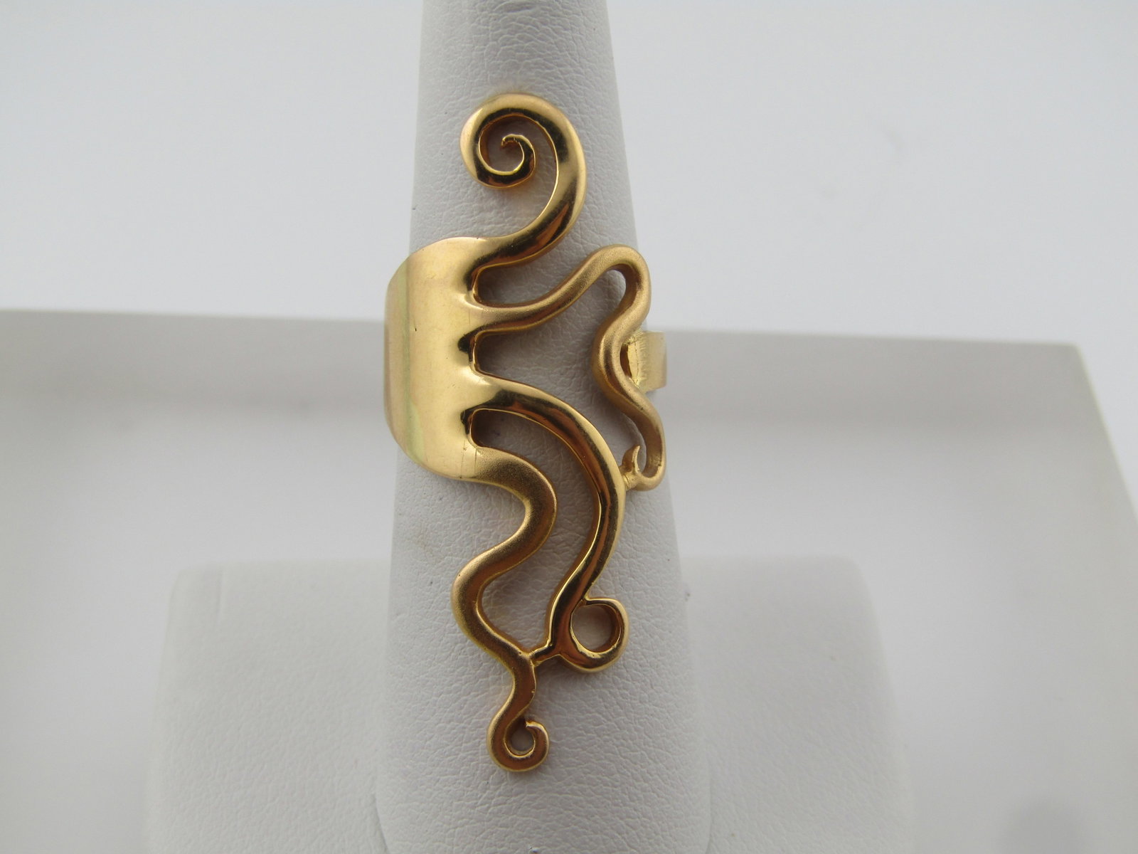 Vintage 21kt Mod Wide Ring, Sz. 6, Unique, Bent Fork. 1990's: Title:14KT Inlaid Stone Globe Pendant,Inlaid Semi-Precious Stone Continents 1990's Description:14kt yellow gold globe pendant with what looks like inlaid stone continents. Lapis lazuli, mother of